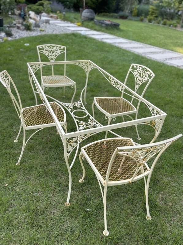 Outdoor Dining Set Vintage Ivory White Leaf Motif Mesh Seat
