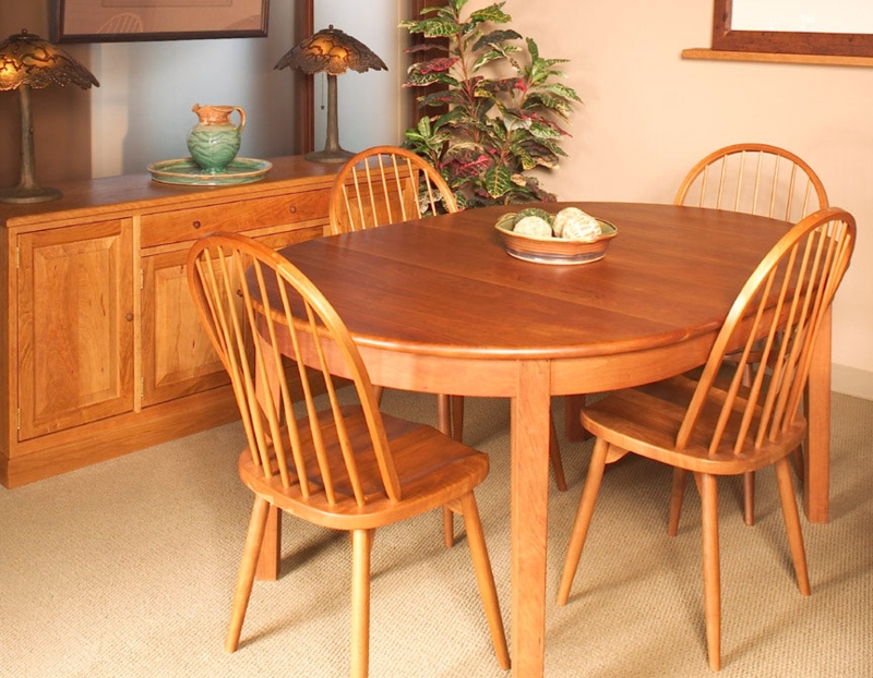 Oval Dining Table Traditional Amber Wood Tapered Legs Craftsman
