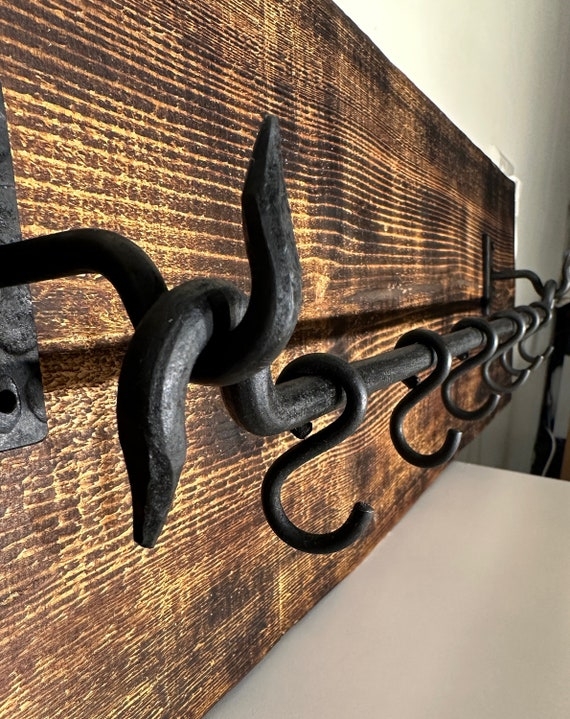 Rustic Pot Rail with Curved Finial Detail