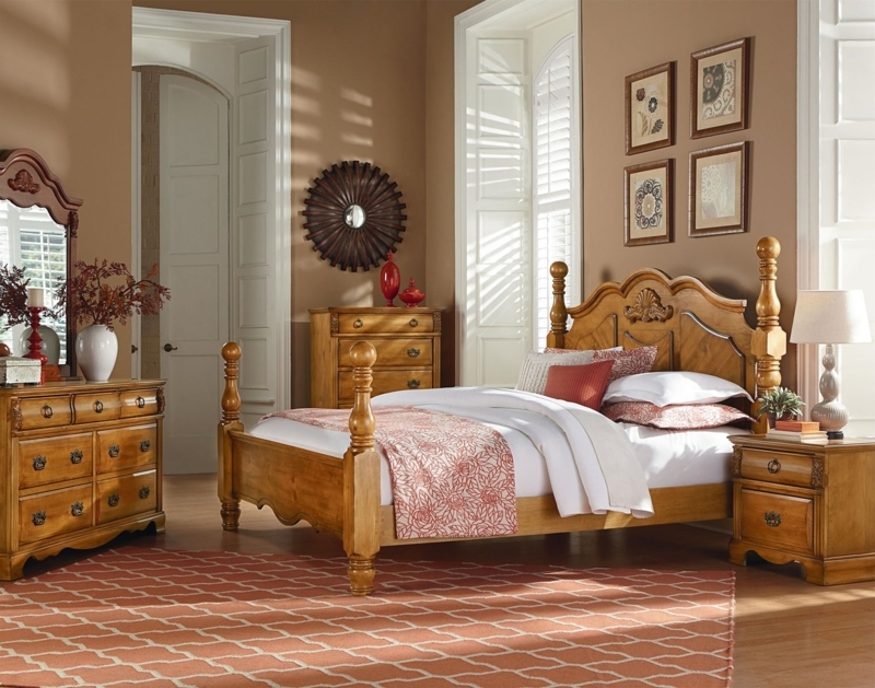 Standard Furniture Georgetown Poster Bedroom Set in in Golden Honey Pine