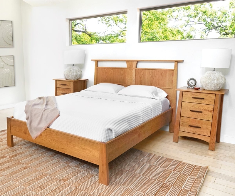 Bed with Slatted Headboard Mid-Century Modern Warm Wood Platform Base