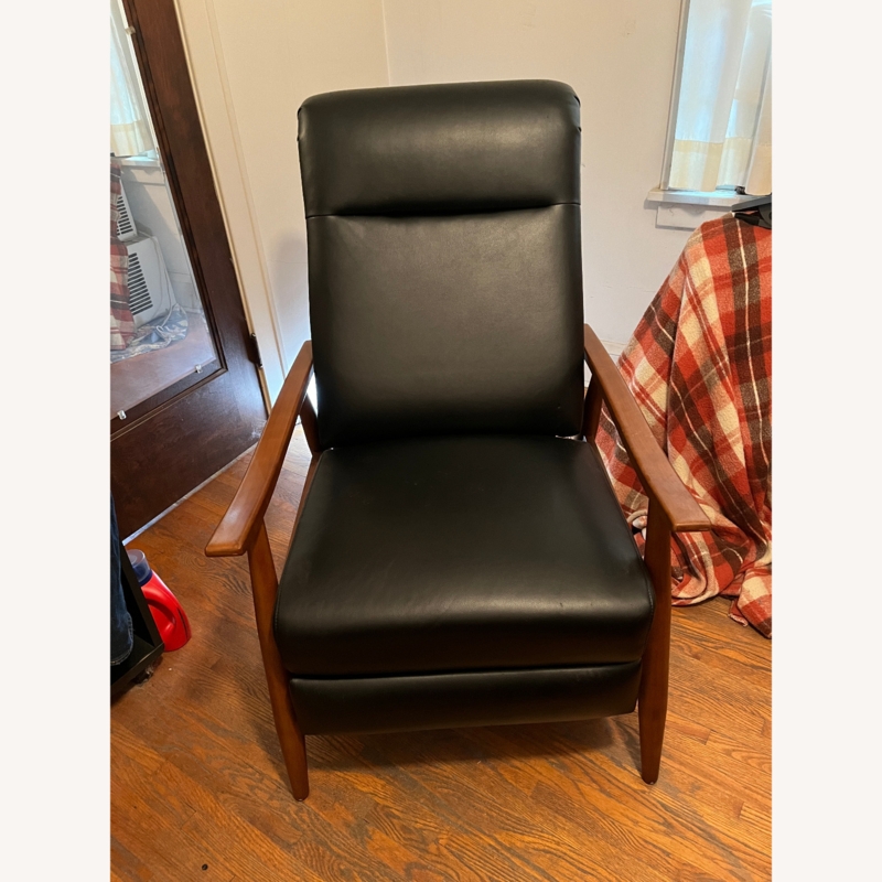Black Leather Recliner Scene, Slim Wood Arms & Tapered Legs