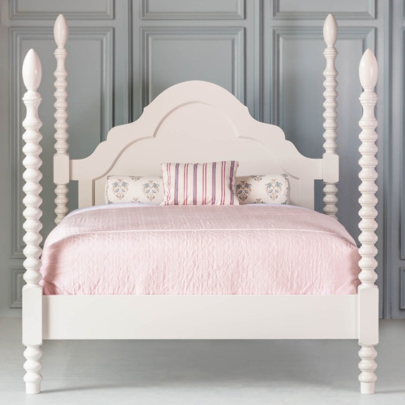Bobbin Four Poster Bed with Scalloped Headboard in Soft White