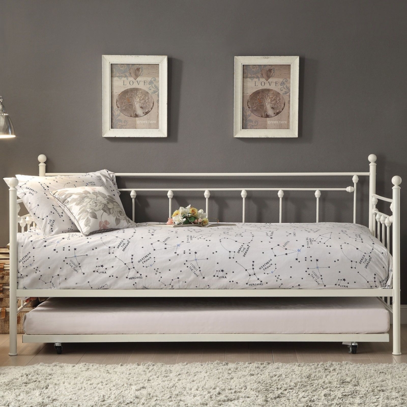 Cottage Style Metal Daybed with Spindle Back and Pull Out Trundle