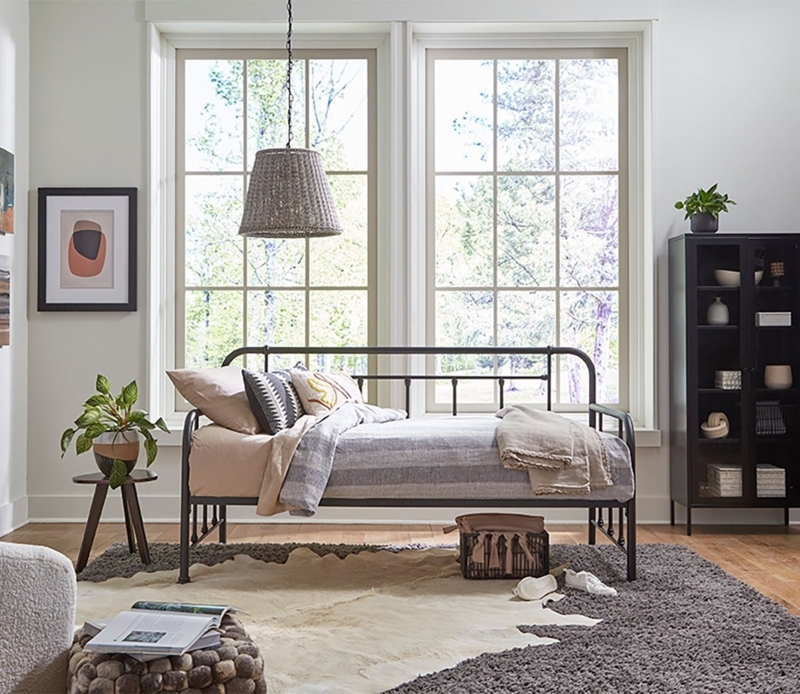Daybed Diamond Tufting, Upholstered Sleigh Silhouette, Tapered Legs