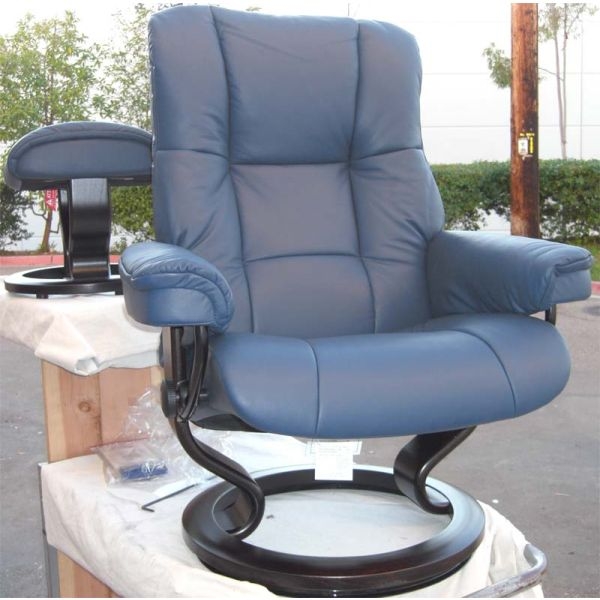 Ergonomic Swivel Recliner with Curved Wood Base and Ottoman