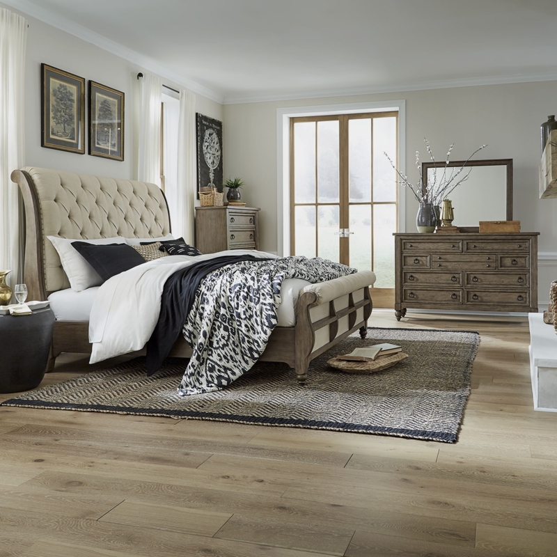 Light Brown Farmhouse Sleigh Bedroom Set with Integrated Footboard Bench