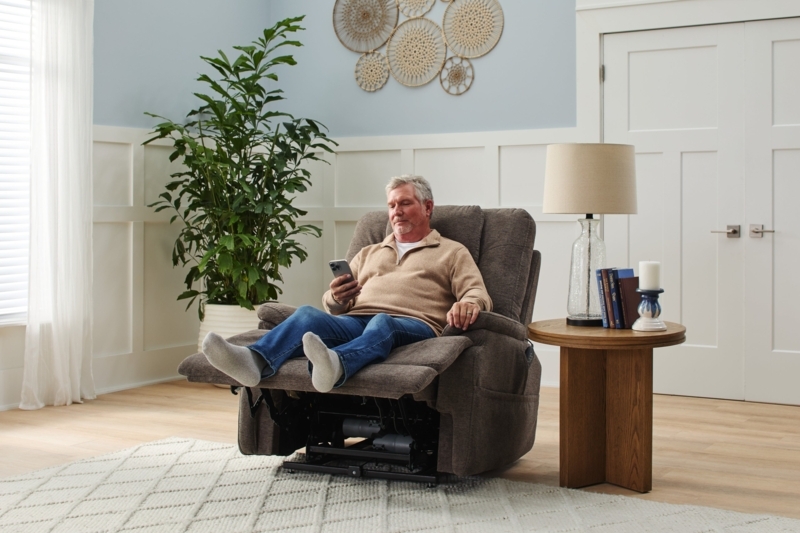 Power Sleeper Recliner with Split Padded Back in Cocoa Brown Fabric