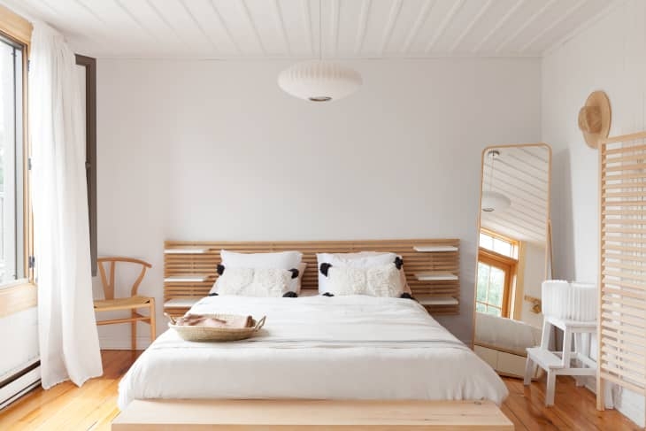 Slatted Wood Headboard Integrated Shelving Light Wood Scandinavian