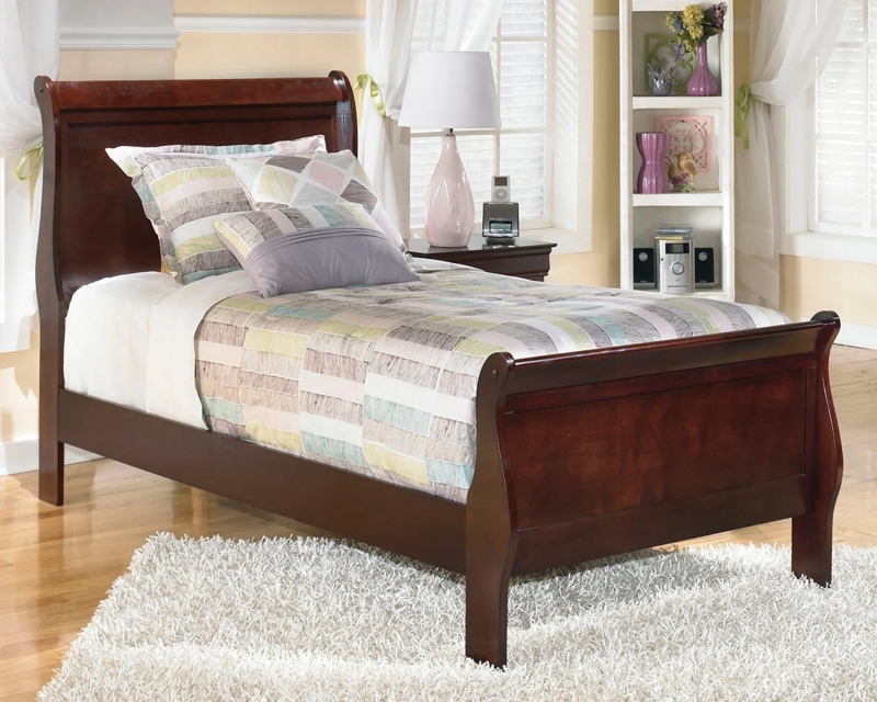 Sleigh Bed Rich Brown Finish Curved Silhouette Traditional Bedroom Furniture