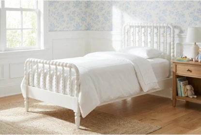 Spindle Bed with Turned Wood Posts in Cottage Style