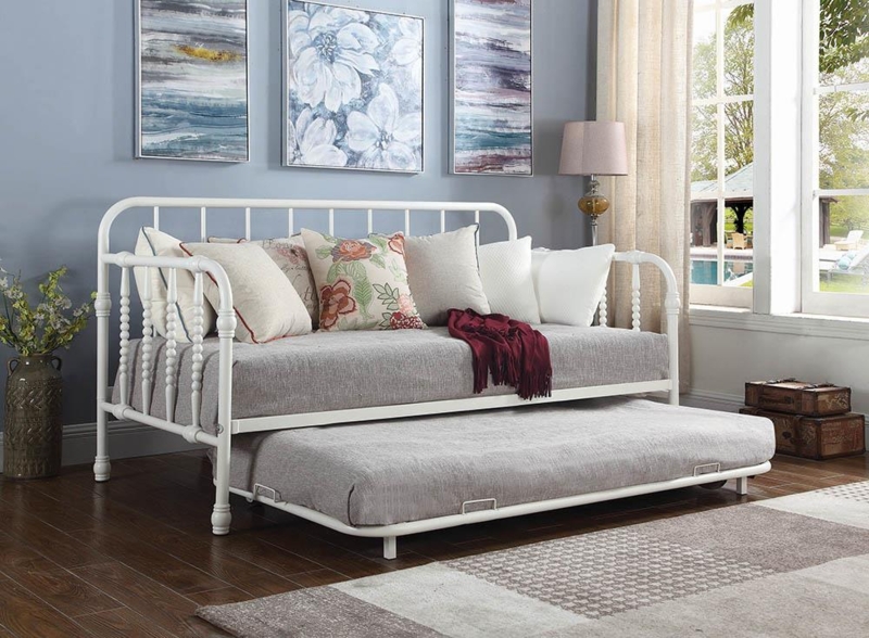 Traditional Metal Daybed with Spindle Detailing and Arched Back