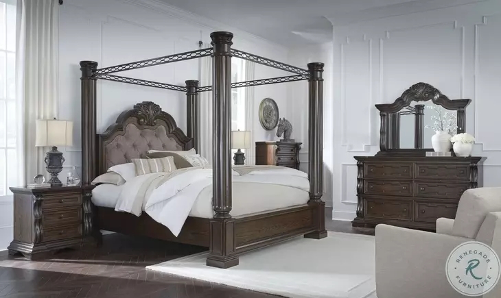Traditional Wood Canopy Bed with Lattice Rail and Carved Crest