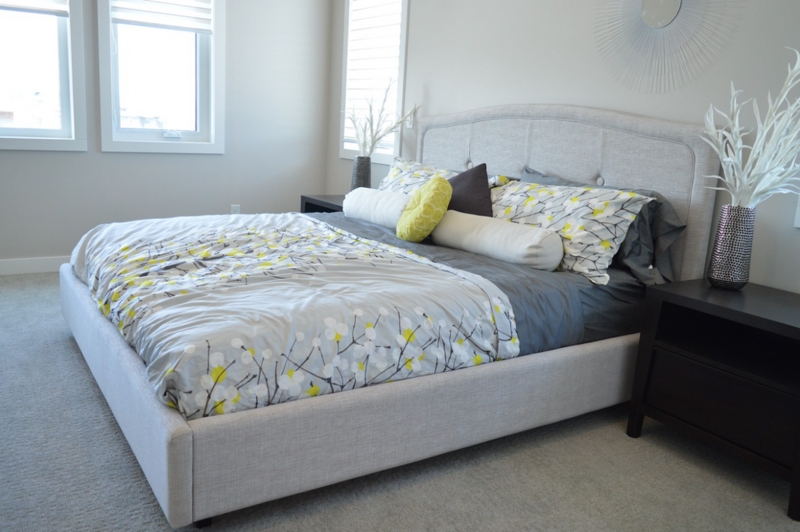 Upholstered Bed with Arched Tufted Headboard and Linen Look