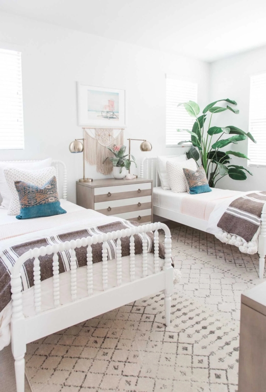 White Spindle Twin Beds Shared Kids Room Scandi