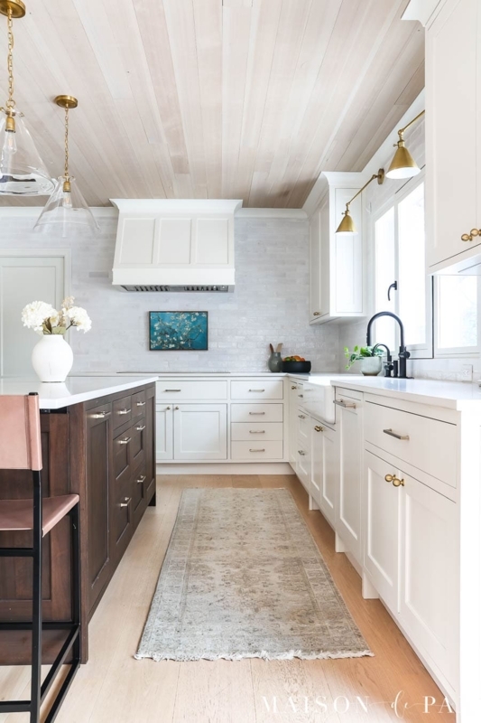 Wood Plank Ceiling Ideas for a Transitional Kitchen Design