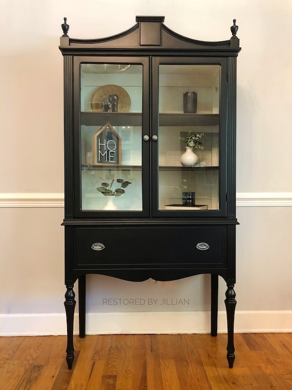 China Cabinet with Turned Legs Decorative Pediment Top