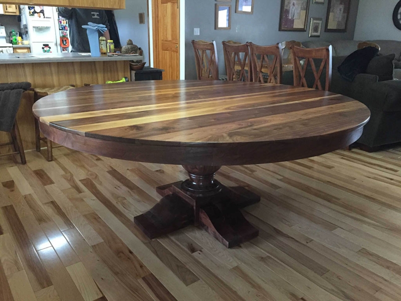 Farmhouse Round Dining Table with Multi-Toned Plank Top