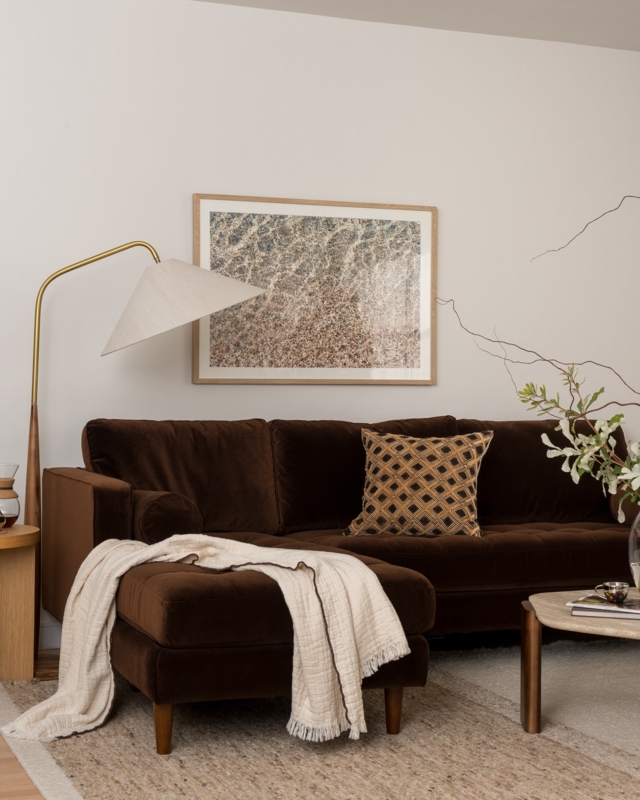 Left Chaise Sectional Sofa with Tufted Seat and Tapered Wood Legs