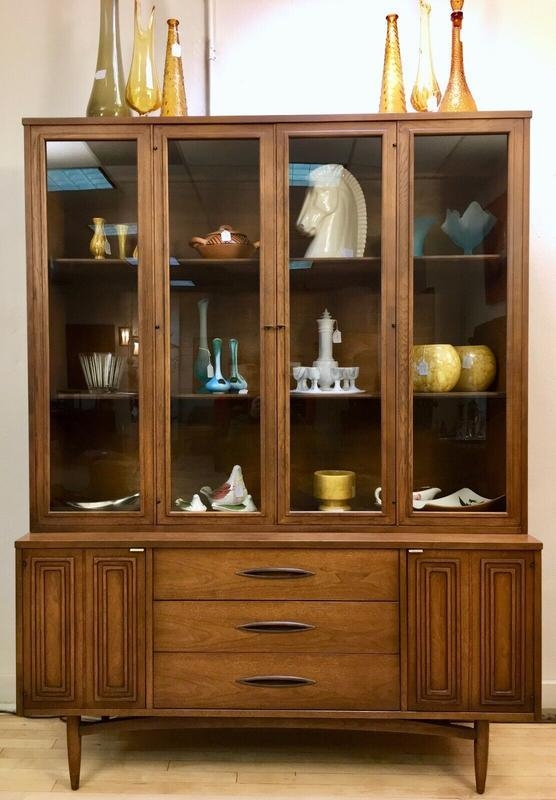 Mid-Century Modern Hutch with Recessed Carved Panels and Tapered Legs