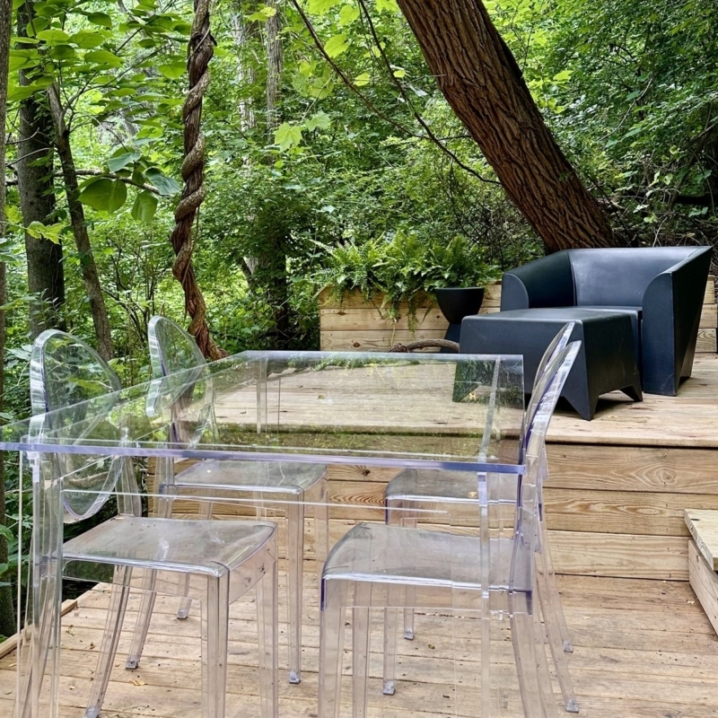 Outdoor Dining Chair in Clear Acrylic with Tapered Legs for Patio