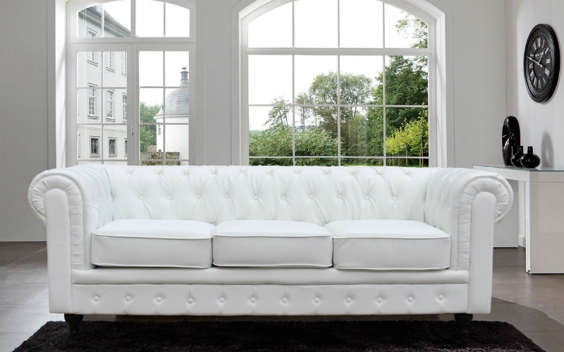 White Chesterfield Sofa with All-Over Tufting and Rolled Arms