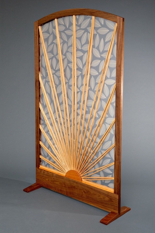 Arched Wood Privacy Screen With Leaf Pattern Insert
