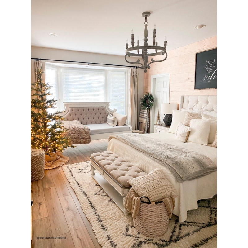 Bed Bench Antique White Finish Tufted Seat, Tufted Bed Bench Seating Ideas.