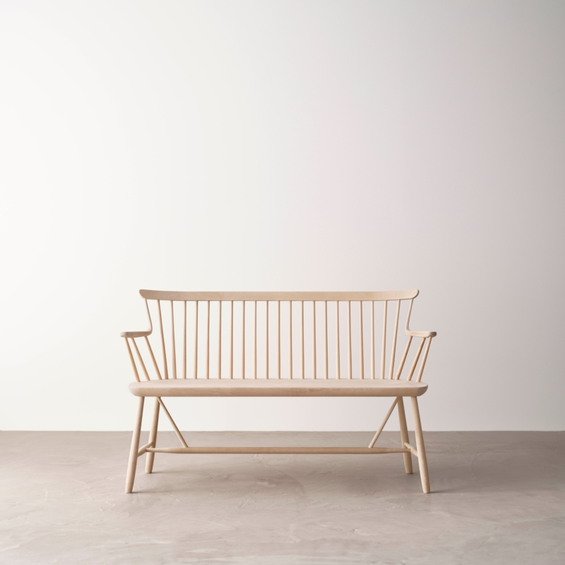 Bench Spindle Back Tapered Silhouette Pale Wood Finish