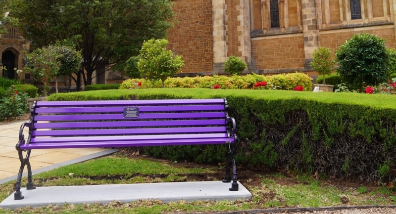 Garden Bench with Wood-Look Slats and Metal Frame for Public Park