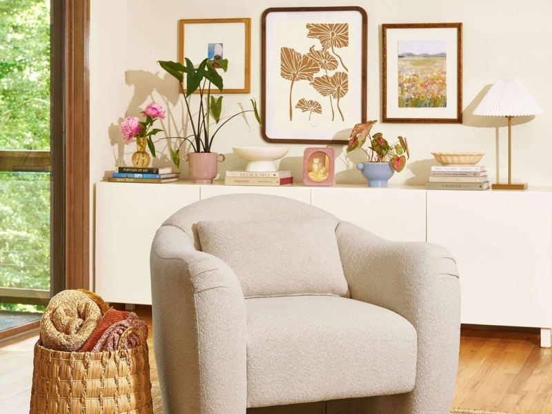 Modern Boucle Accent Chair with Curved Back and Tapered Legs
