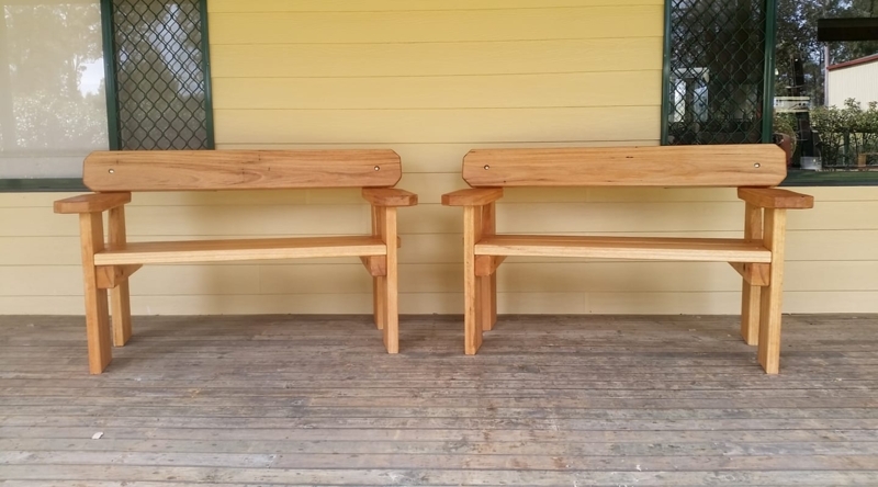 Outdoor Bench in Craftsman Style with Reddish-Brown Slatted Wood