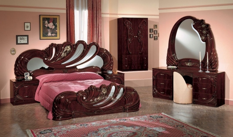 Bedroom Set High Gloss Mahogany Gold Filigree Accents Arched Headboard
