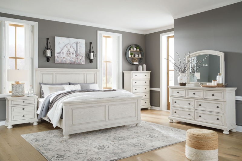 Bedroom Set Traditional Panel Detailing Bun Feet Distressed Style