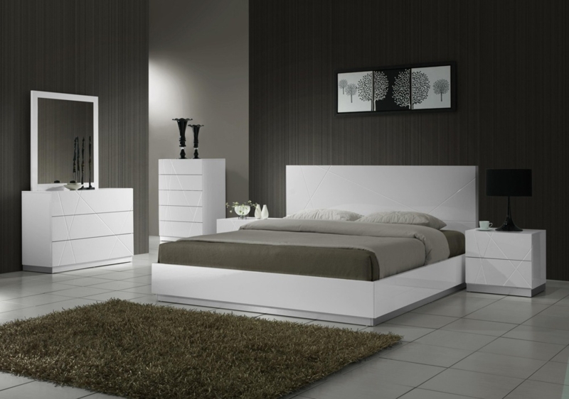 Bedroom Set with Oversized Headboard and High Gloss Finish