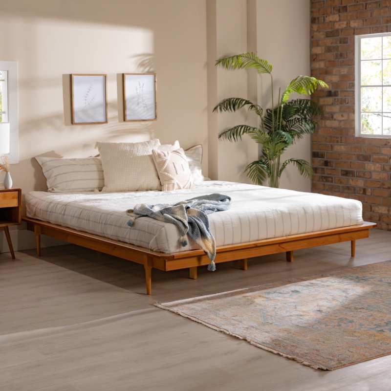 Caramel Wood Platform Bed with Spindle Headboard and Tapered Legs
