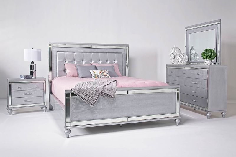 Coordinated Bedroom Set with Bun Feet and Crystal Knobs