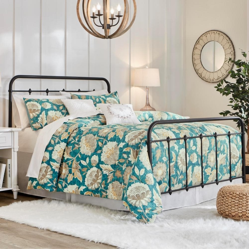 Farmhouse Black Metal Bed Frame with Curved Top Rail Spindle Design