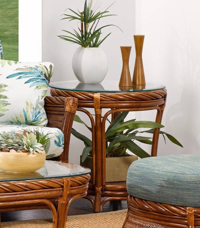 Natural Rattan Pedestal End Table with Woven Texture
