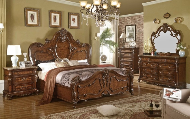 Panel Bed Set in Antique Cream with Elaborate Shell Carvings Venetian Style