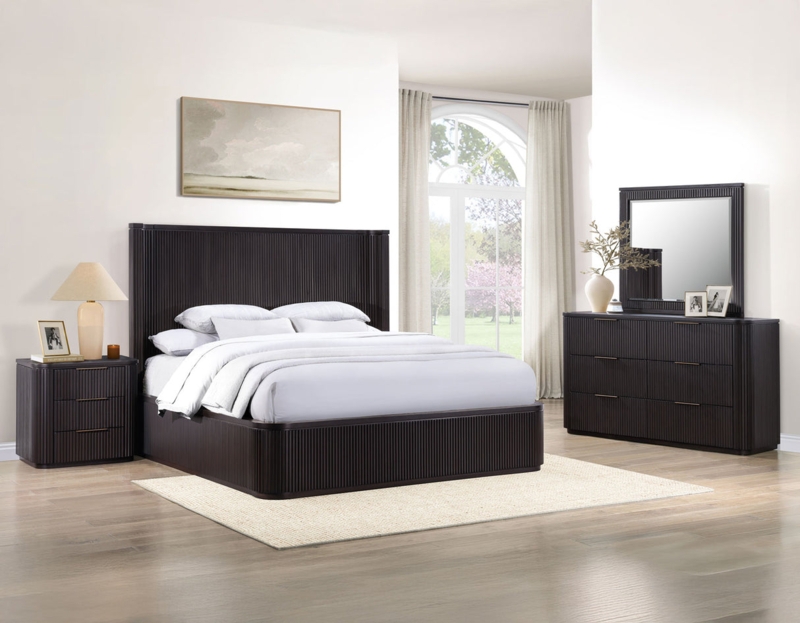 Queen Bed with Reeded Headboard and Footboard Detailing