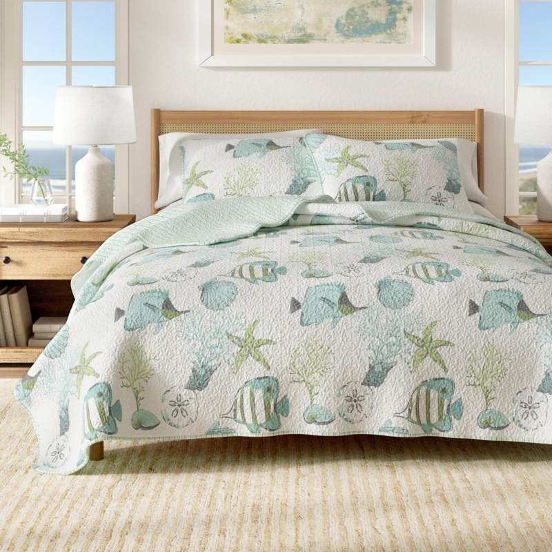Quilt Set Seahorse Print with Teal Reverse Side and Coral Accents