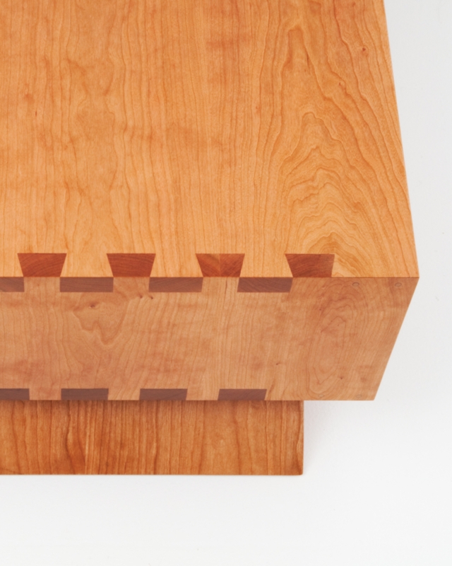 Round Coffee Table with Tapered Tripod Legs and Exposed Tenons