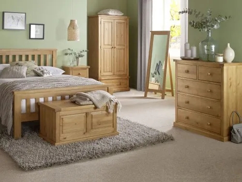 Rustic Pine Bedroom Set with Honey Oak Finish and Bun Feet