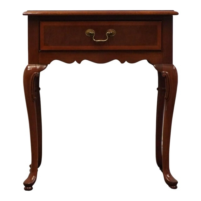 Traditional Mahogany Tone End Table with Turned Pedestal Base
