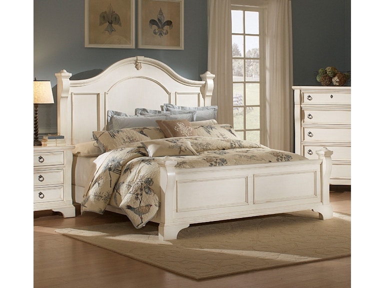 Traditional Wood Poster Bed with Arched Headboard and Turned Posts