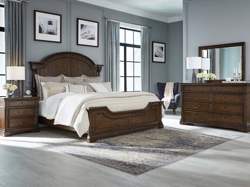 Transitional Bedroom Set with Bracket Feet & Dark Brown Molding