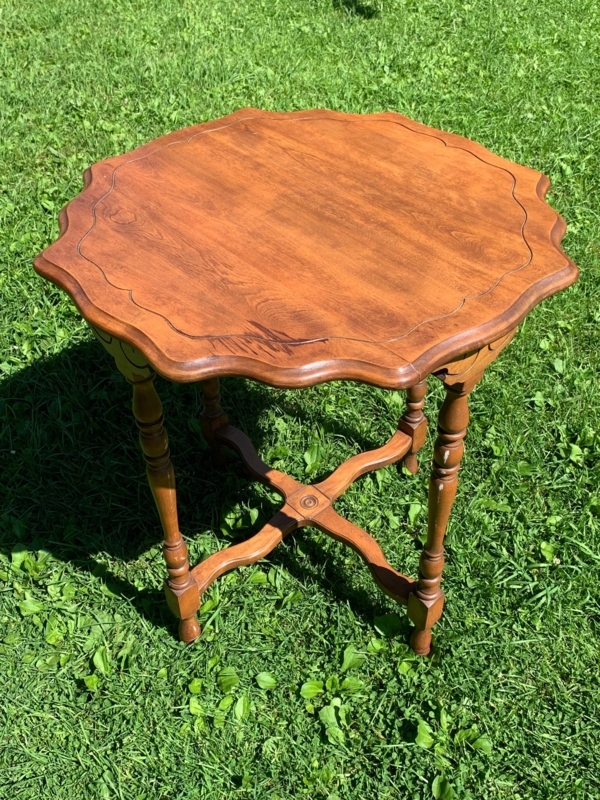 Vintage Accent Table Tapered Legs Mid-Century Modern