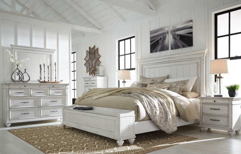 Whitewashed Farmhouse Bedroom Set with Storage Footboard and Bun Feet