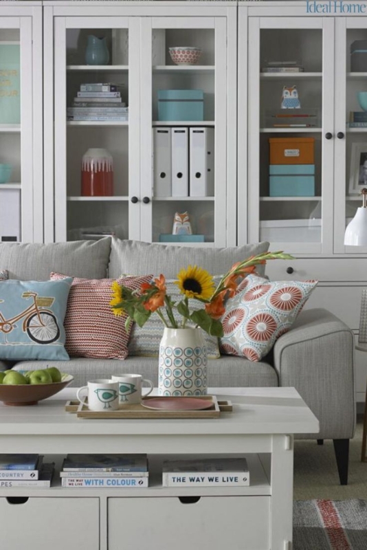 Built-in Bookcase with Integrated Alcove Design and Floating Shelves